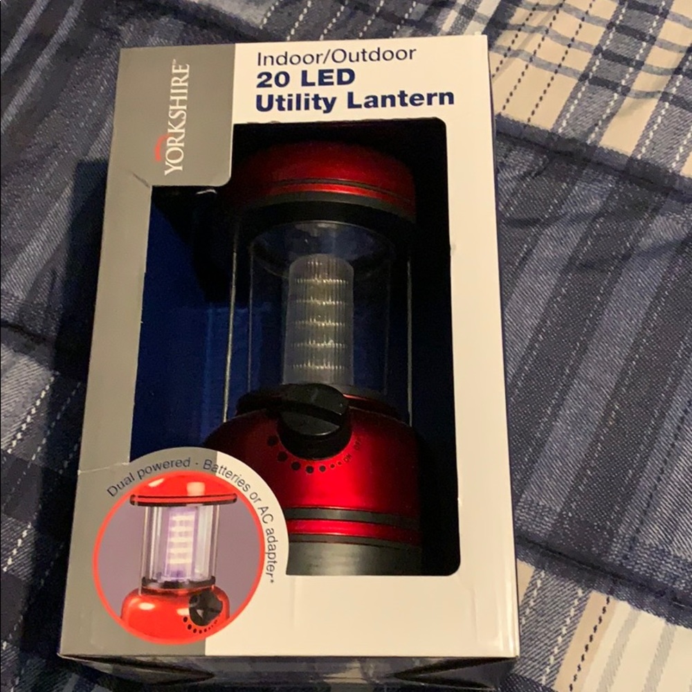 Yorkshire 20 LED red lantern